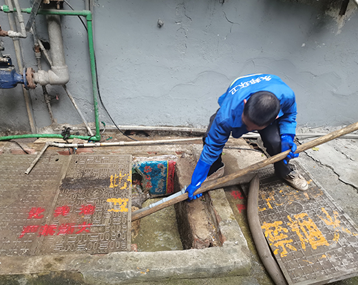 育才镇清掏化粪池